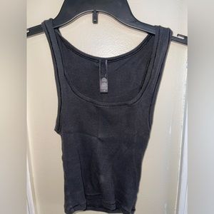 Skims cotton rib tank in black size xs
